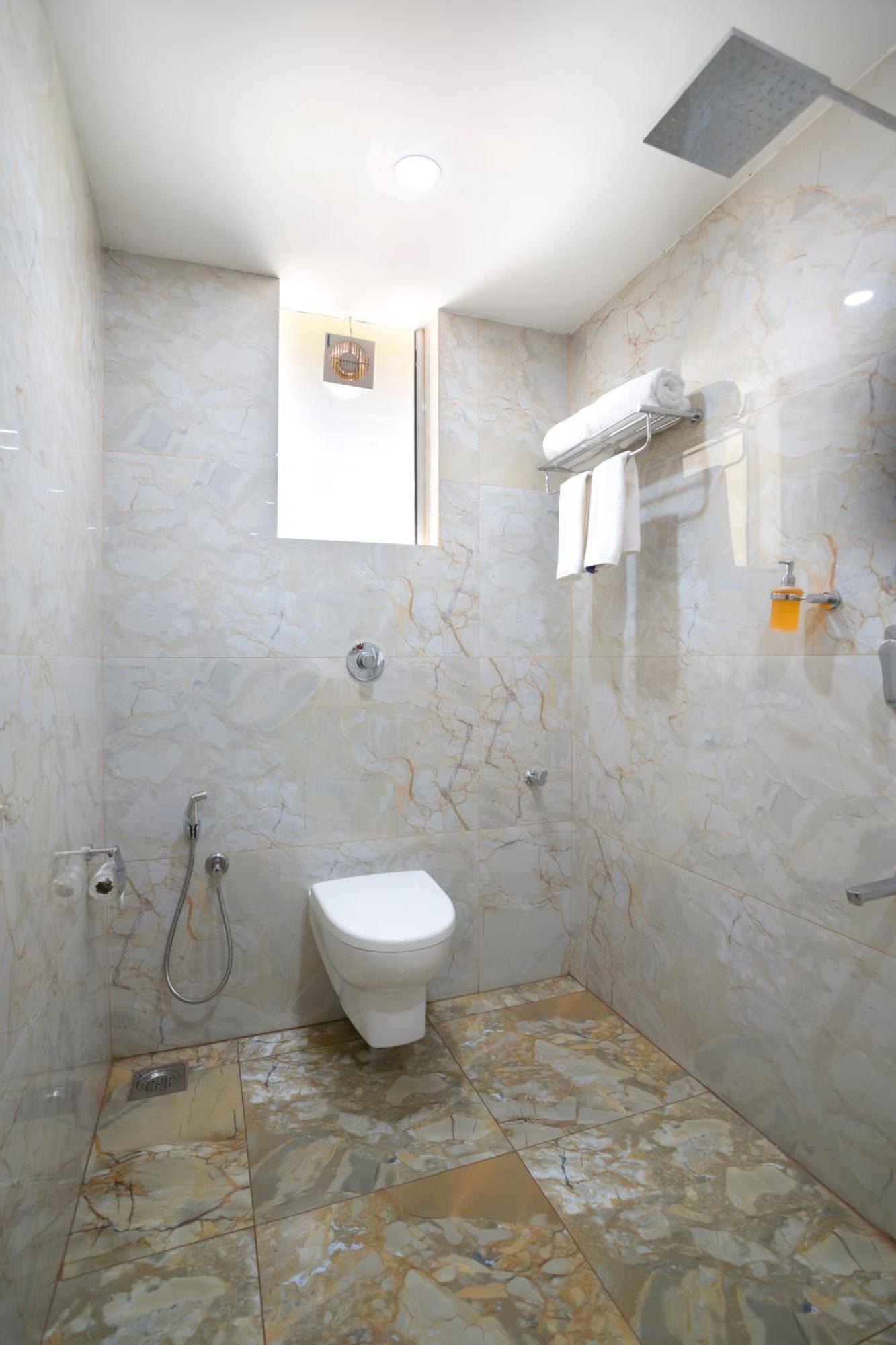 Sairaj Beach Resort - Calangute Goa Exterior photo