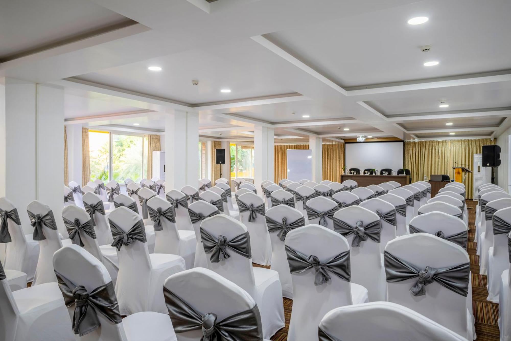 Sairaj Beach Resort - Calangute Goa Exterior photo